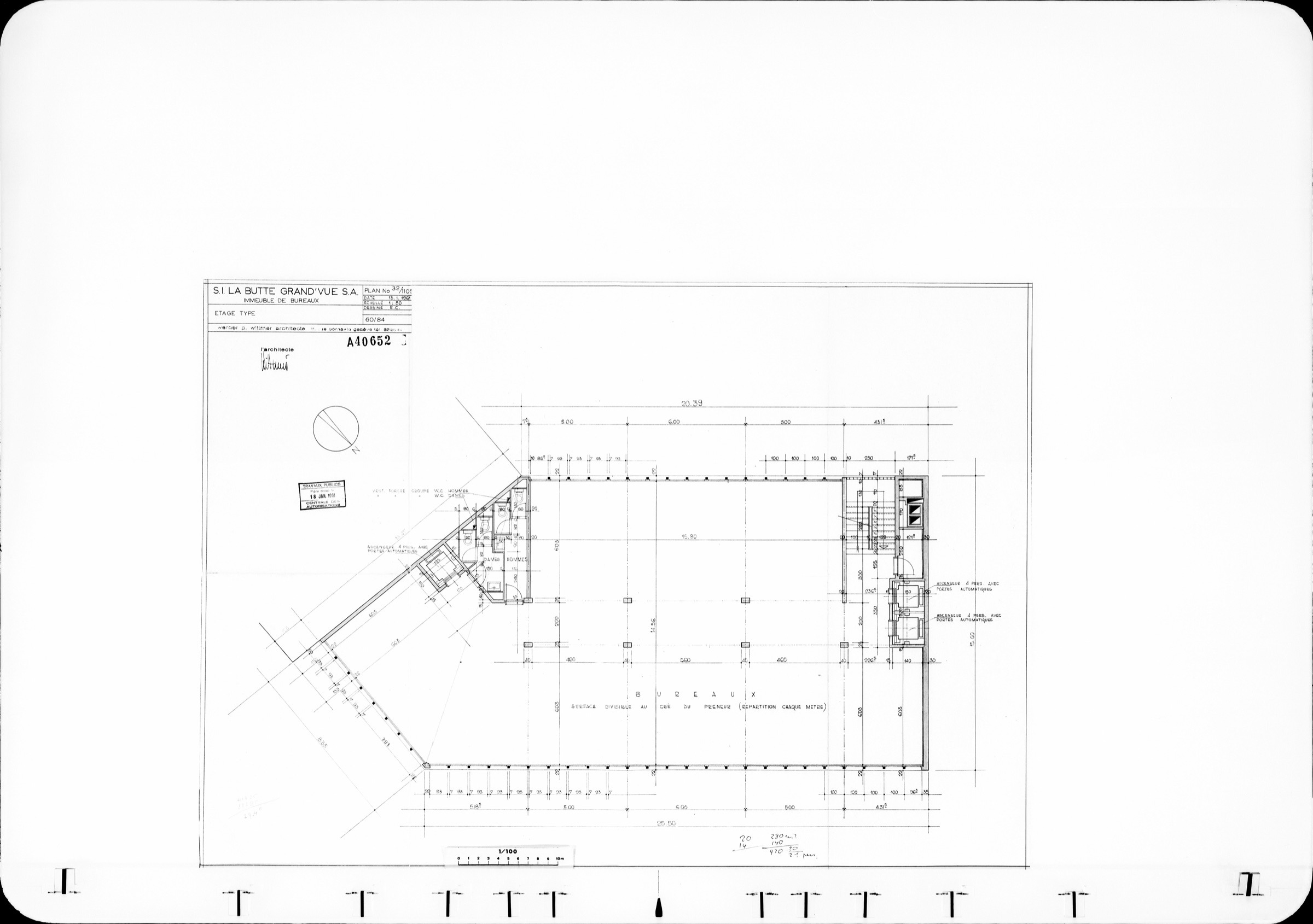 Plan d’architecte des années 1960 d’un étage de bureaux, avec sa trame de poteaux